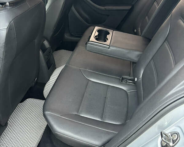 Фольксваген Джетта 2012 в Киеве на Automoto.ua Серый Фольксваген Джетта, объемом двигателя 2.48 л и пробегом 171 тыс. км за 7500 $, фото 7 на Automoto.ua