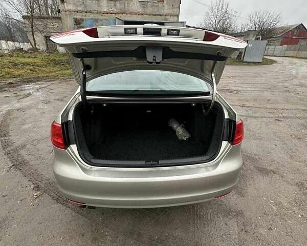 Сірий Фольксваген Джетта, об'ємом двигуна 2.5 л та пробігом 245 тис. км за 8800 $, фото 6 на Automoto.ua