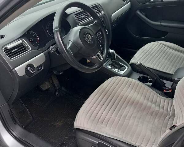 Серый Фольксваген Джетта, объемом двигателя 2.5 л и пробегом 210 тыс. км за 7600 $, фото 14 на Automoto.ua