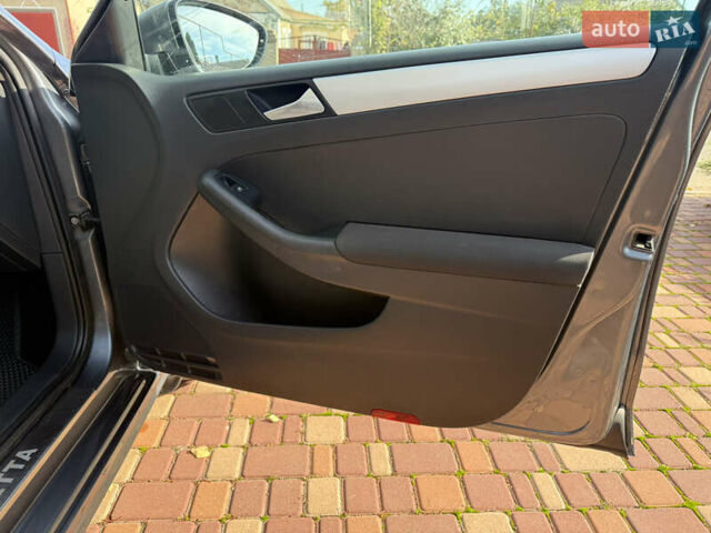 Фольксваген Джетта 2012 в Одессе на Automoto.ua Серый Фольксваген Джетта, объемом двигателя 1.4 л и пробегом 189 тыс. км за 8800 $, фото 32 на Automoto.ua