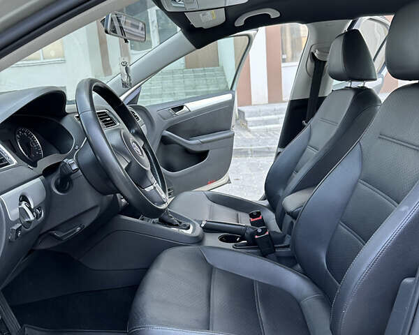 Сірий Фольксваген Джетта, об'ємом двигуна 2.5 л та пробігом 208 тис. км за 9300 $, фото 37 на Automoto.ua