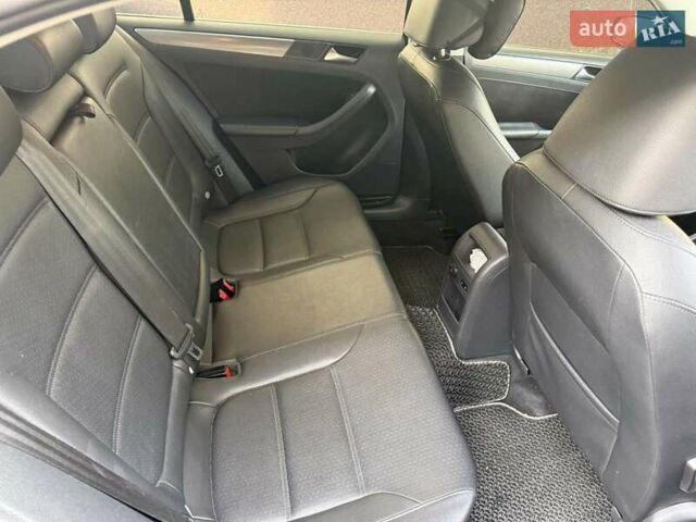 Серый Фольксваген Джетта, объемом двигателя 1.97 л и пробегом 145 тыс. км за 12000 $, фото 17 на Automoto.ua