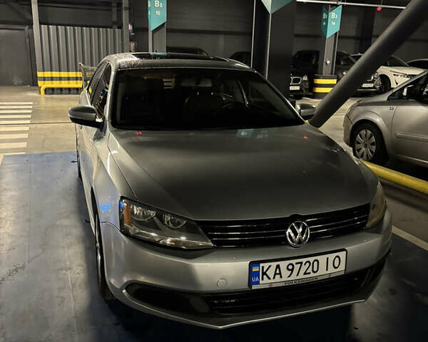 Фольксваген Джетта 2012 в Киеве на Automoto.ua Серый Фольксваген Джетта, объемом двигателя 2.48 л и пробегом 171 тыс. км за 7500 $, фото 1 на Automoto.ua