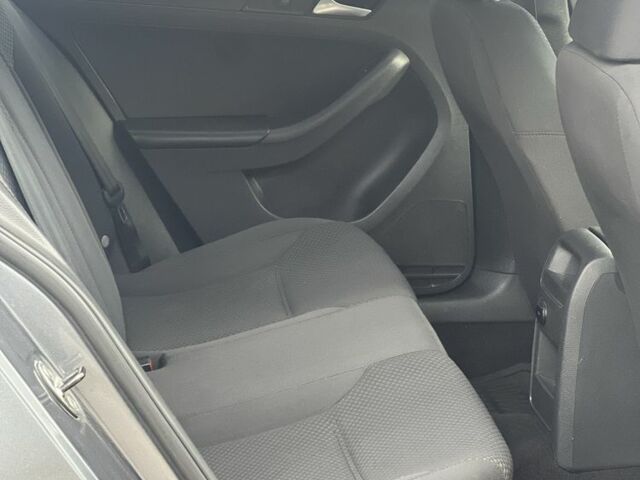 Сірий Фольксваген Джетта, об'ємом двигуна 2 л та пробігом 142 тис. км за 8000 $, фото 10 на Automoto.ua