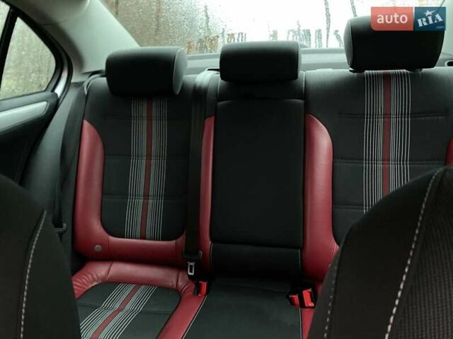 Серый Фольксваген Джетта, объемом двигателя 1.4 л и пробегом 220 тыс. км за 9900 $, фото 5 на Automoto.ua