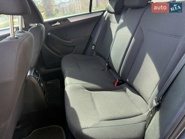 Фольксваген Джетта 2012 в Одессе на Automoto.ua Серый Фольксваген Джетта, объемом двигателя 1.4 л и пробегом 189 тыс. км за 8800 $, фото 33 на Automoto.ua