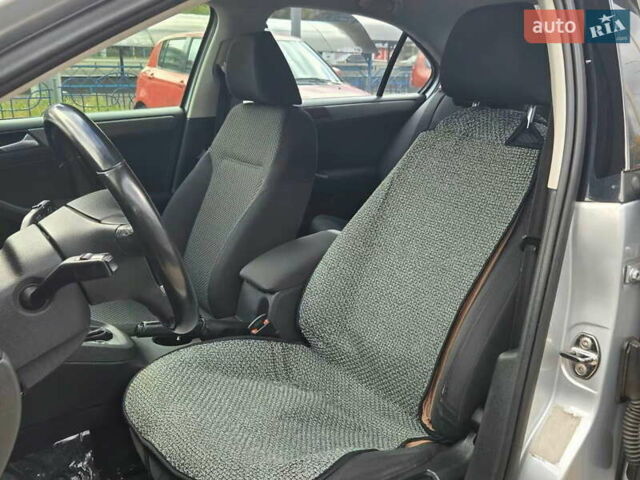 Серый Фольксваген Джетта, объемом двигателя 1.4 л и пробегом 154 тыс. км за 7600 $, фото 12 на Automoto.ua