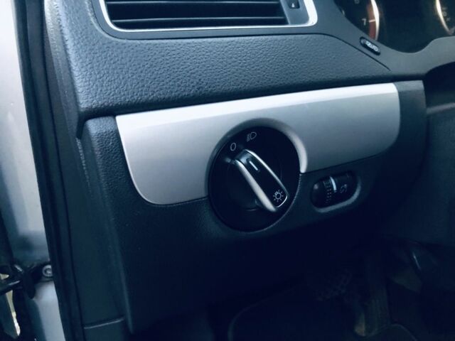 Сірий Фольксваген Джетта, об'ємом двигуна 2.5 л та пробігом 220 тис. км за 8450 $, фото 9 на Automoto.ua