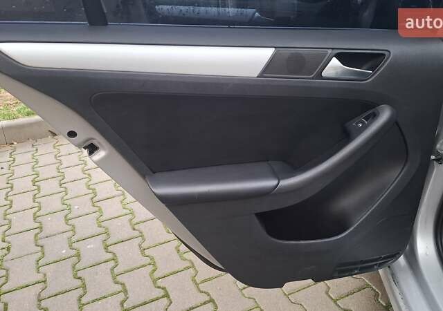 Сірий Фольксваген Джетта, об'ємом двигуна 2.5 л та пробігом 312 тис. км за 7700 $, фото 11 на Automoto.ua