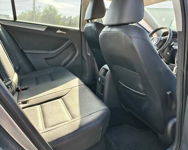 Сірий Фольксваген Джетта, об'ємом двигуна 2.48 л та пробігом 207 тис. км за 7993 $, фото 12 на Automoto.ua