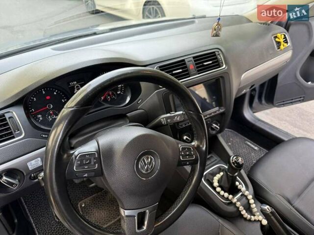 Серый Фольксваген Джетта, объемом двигателя 1.97 л и пробегом 145 тыс. км за 12000 $, фото 8 на Automoto.ua