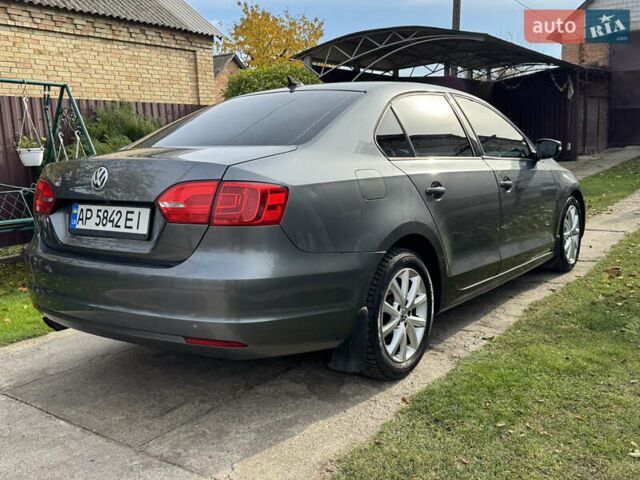 Серый Фольксваген Джетта, объемом двигателя 2.5 л и пробегом 215 тыс. км за 8500 $, фото 1 на Automoto.ua
