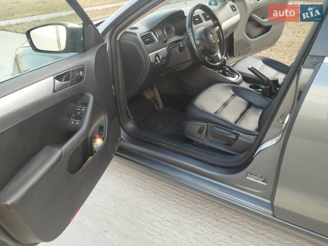 Сірий Фольксваген Джетта, об'ємом двигуна 2.48 л та пробігом 279 тис. км за 7500 $, фото 7 на Automoto.ua