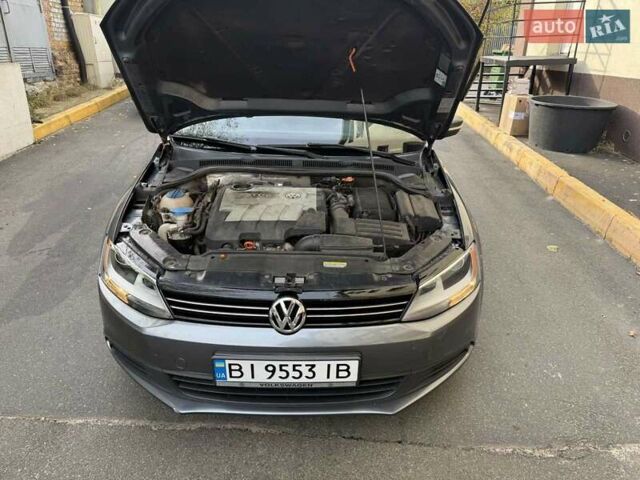Серый Фольксваген Джетта, объемом двигателя 1.97 л и пробегом 145 тыс. км за 12000 $, фото 4 на Automoto.ua