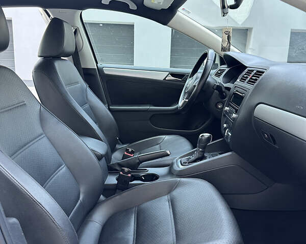 Сірий Фольксваген Джетта, об'ємом двигуна 2.5 л та пробігом 208 тис. км за 9300 $, фото 33 на Automoto.ua