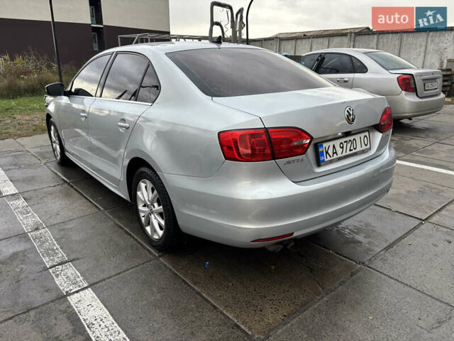 Фольксваген Джетта 2012 в Киеве на Automoto.ua Серый Фольксваген Джетта, объемом двигателя 2.48 л и пробегом 171 тыс. км за 7500 $, фото 10 на Automoto.ua