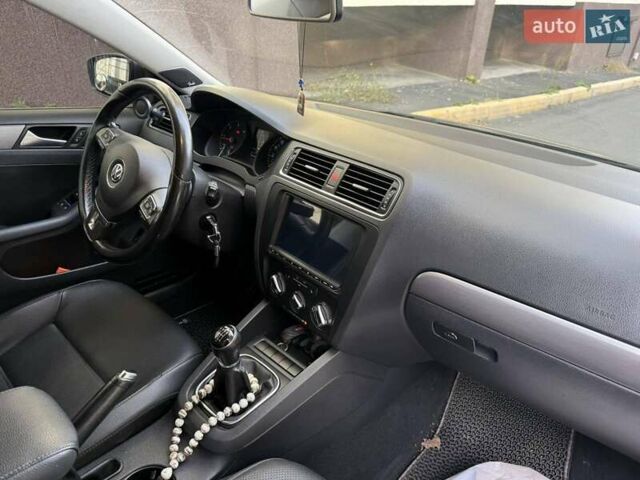 Серый Фольксваген Джетта, объемом двигателя 1.97 л и пробегом 145 тыс. км за 12000 $, фото 16 на Automoto.ua