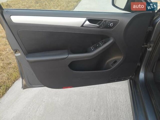 Сірий Фольксваген Джетта, об'ємом двигуна 2.48 л та пробігом 279 тис. км за 7500 $, фото 5 на Automoto.ua