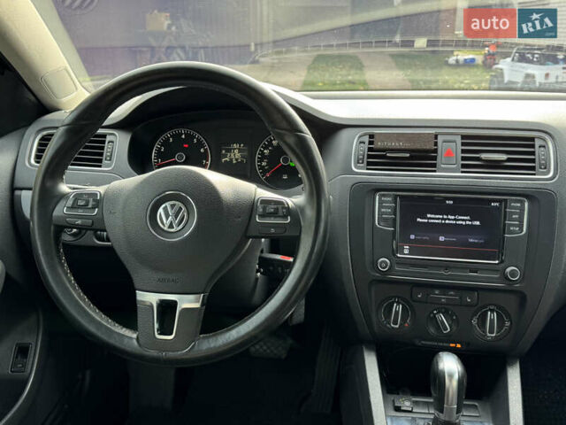 Серый Фольксваген Джетта, объемом двигателя 2.5 л и пробегом 215 тыс. км за 8500 $, фото 8 на Automoto.ua