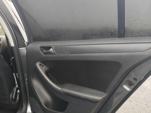 Серый Фольксваген Джетта, объемом двигателя 2.5 л и пробегом 290 тыс. км за 7600 $, фото 14 на Automoto.ua