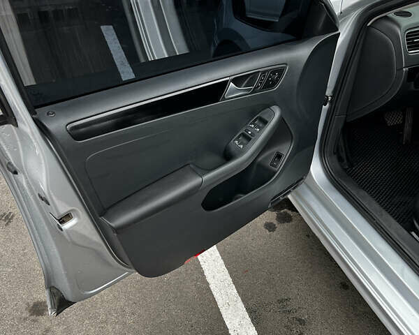 Серый Фольксваген Джетта, объемом двигателя 1.98 л и пробегом 260 тыс. км за 8200 $, фото 24 на Automoto.ua