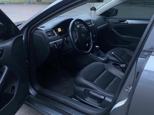 Серый Фольксваген Джетта, объемом двигателя 2.5 л и пробегом 152 тыс. км за 8800 $, фото 5 на Automoto.ua