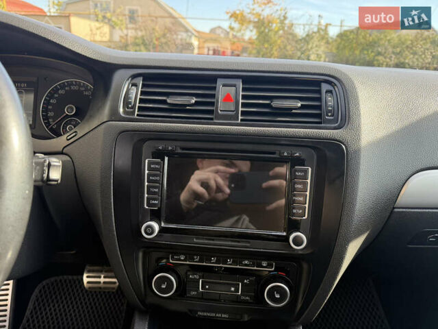 Фольксваген Джетта 2012 в Одессе на Automoto.ua Серый Фольксваген Джетта, объемом двигателя 1.4 л и пробегом 189 тыс. км за 8800 $, фото 22 на Automoto.ua