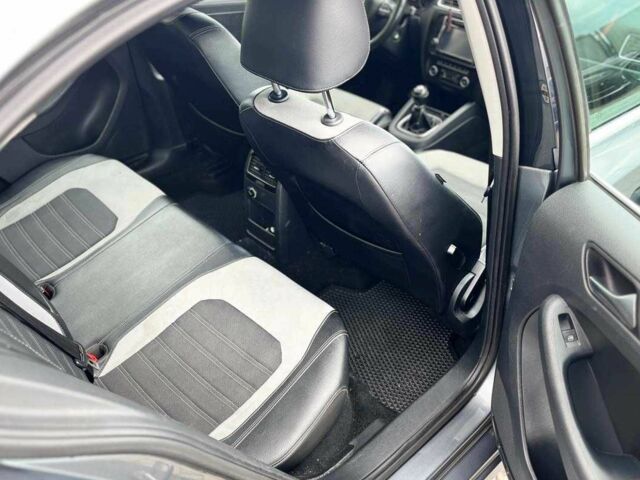 Серый Фольксваген Джетта, объемом двигателя 1.4 л и пробегом 290 тыс. км за 8990 $, фото 21 на Automoto.ua