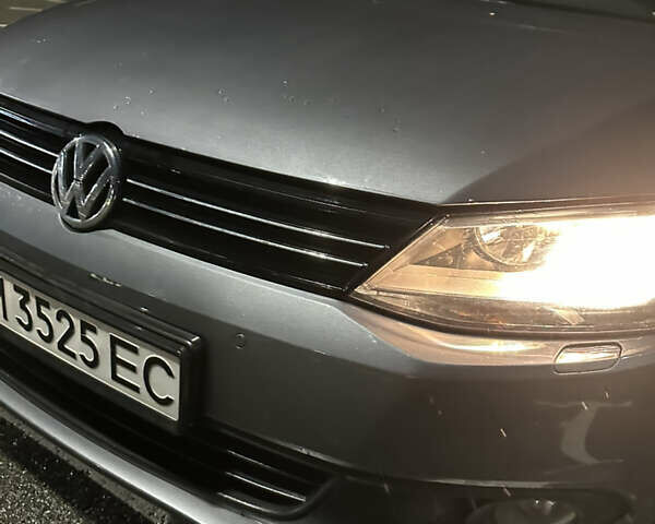 Серый Фольксваген Джетта, объемом двигателя 1.97 л и пробегом 187 тыс. км за 9900 $, фото 7 на Automoto.ua