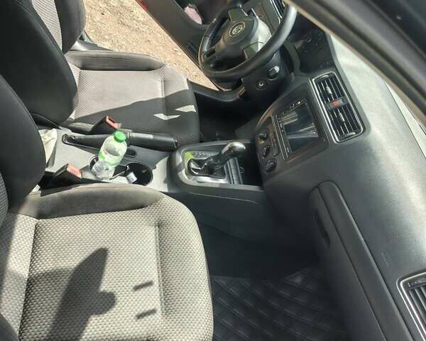 Серый Фольксваген Джетта, объемом двигателя 1.98 л и пробегом 137 тыс. км за 6800 $, фото 5 на Automoto.ua