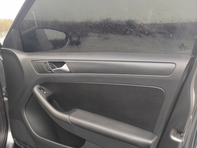 Серый Фольксваген Джетта, объемом двигателя 2.5 л и пробегом 290 тыс. км за 7600 $, фото 12 на Automoto.ua