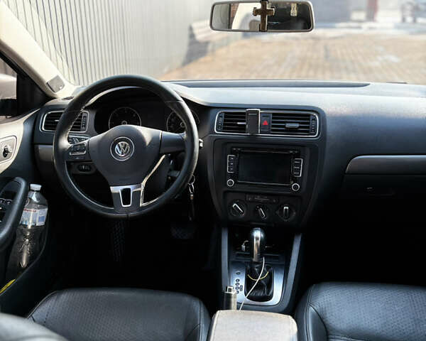 Серый Фольксваген Джетта, объемом двигателя 2 л и пробегом 275 тыс. км за 11000 $, фото 13 на Automoto.ua