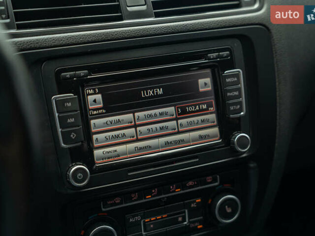 Серый Фольксваген Джетта, объемом двигателя 1.39 л и пробегом 122 тыс. км за 9900 $, фото 24 на Automoto.ua