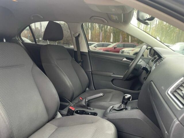 Фольксваген Джетта 2012 в Кривом Роге на Automoto.ua Серый Фольксваген Джетта, объемом двигателя 2 л и пробегом 153 тыс. км за 7700 $, фото 8 на Automoto.ua