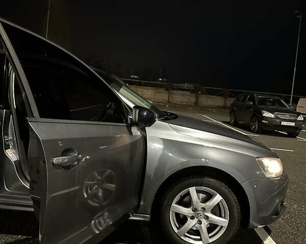 Серый Фольксваген Джетта, объемом двигателя 1.97 л и пробегом 187 тыс. км за 9900 $, фото 11 на Automoto.ua