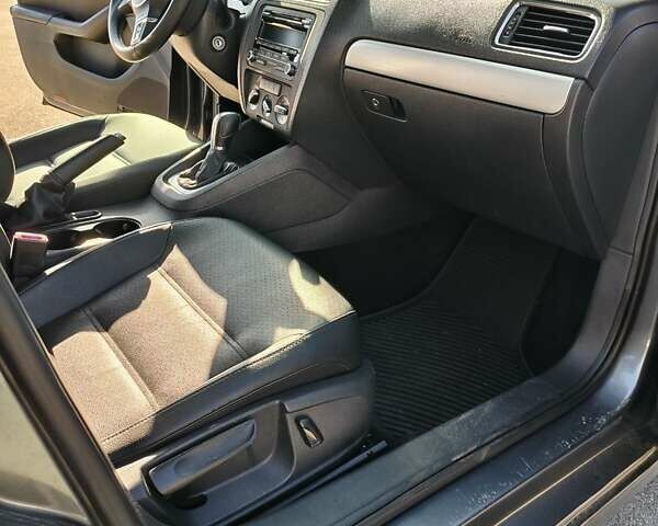 Сірий Фольксваген Джетта, об'ємом двигуна 2.48 л та пробігом 207 тис. км за 7993 $, фото 11 на Automoto.ua