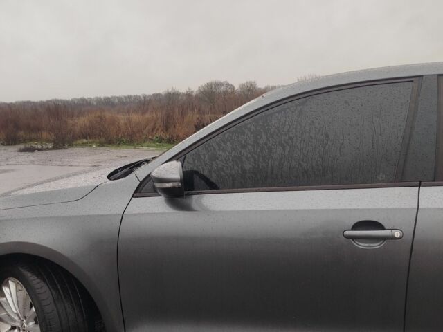 Серый Фольксваген Джетта, объемом двигателя 2.5 л и пробегом 290 тыс. км за 7600 $, фото 8 на Automoto.ua