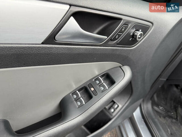 Серый Фольксваген Джетта, объемом двигателя 1.4 л и пробегом 225 тыс. км за 9200 $, фото 17 на Automoto.ua