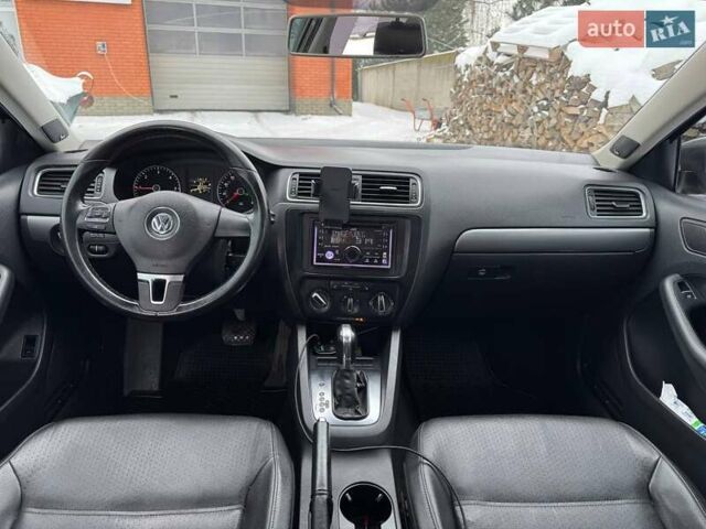 Сірий Фольксваген Джетта, об'ємом двигуна 2 л та пробігом 165 тис. км за 8000 $, фото 20 на Automoto.ua