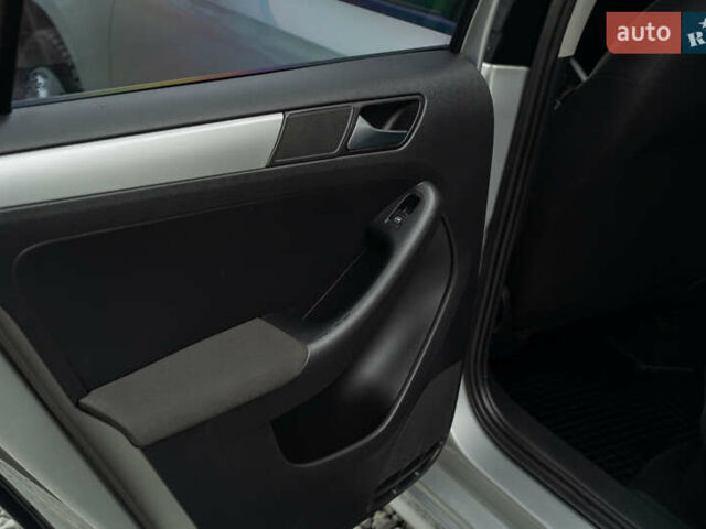 Серый Фольксваген Джетта, объемом двигателя 1.39 л и пробегом 122 тыс. км за 9900 $, фото 33 на Automoto.ua