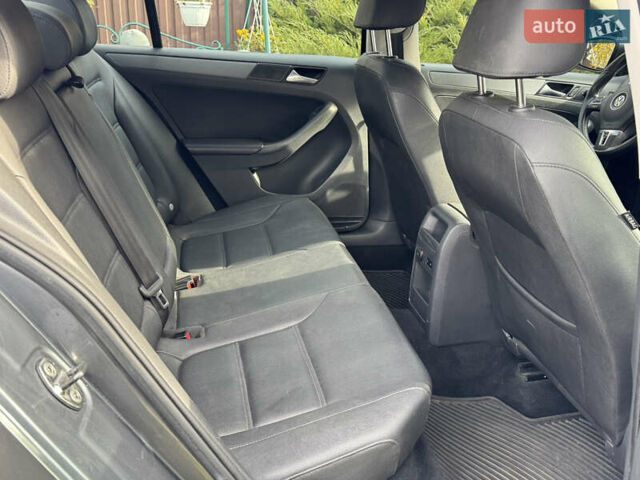 Серый Фольксваген Джетта, объемом двигателя 2.5 л и пробегом 215 тыс. км за 8500 $, фото 9 на Automoto.ua