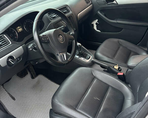 Фольксваген Джетта 2012 в Киеве на Automoto.ua Серый Фольксваген Джетта, объемом двигателя 2.48 л и пробегом 171 тыс. км за 7500 $, фото 6 на Automoto.ua