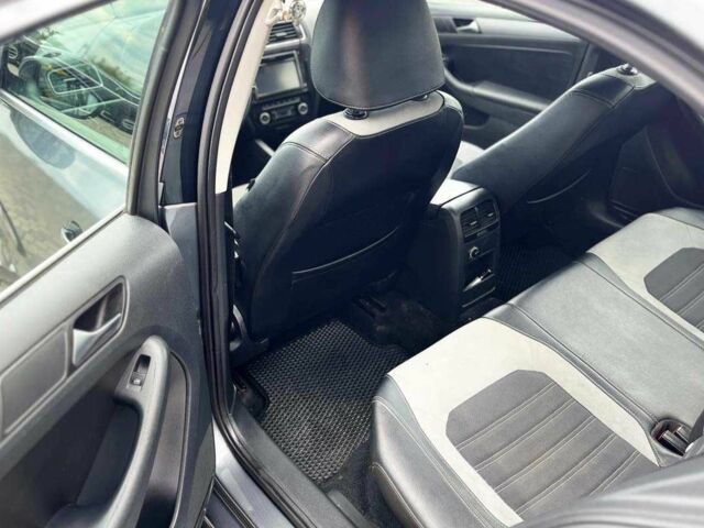 Серый Фольксваген Джетта, объемом двигателя 1.4 л и пробегом 290 тыс. км за 8990 $, фото 20 на Automoto.ua