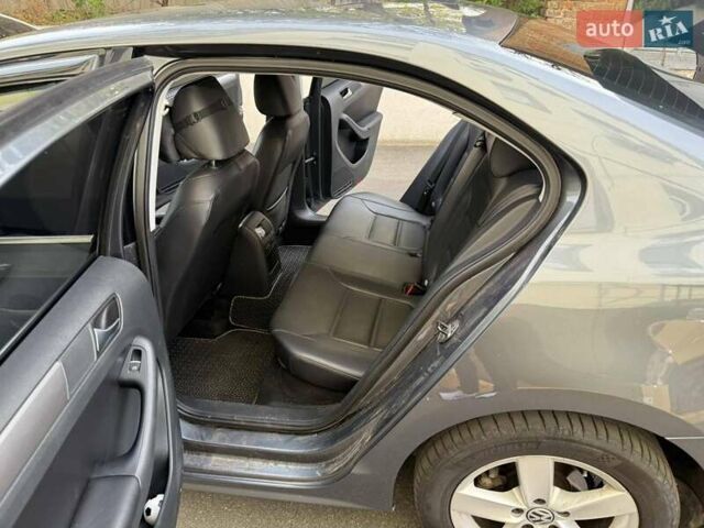 Серый Фольксваген Джетта, объемом двигателя 1.97 л и пробегом 145 тыс. км за 12000 $, фото 12 на Automoto.ua