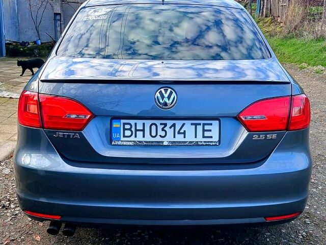 Серый Фольксваген Джетта, объемом двигателя 2.5 л и пробегом 240 тыс. км за 8500 $, фото 4 на Automoto.ua