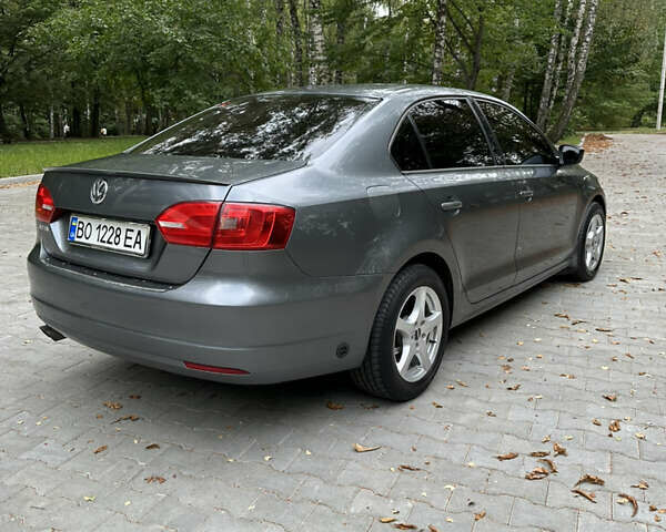 Сірий Фольксваген Джетта, об'ємом двигуна 2 л та пробігом 240 тис. км за 6800 $, фото 6 на Automoto.ua