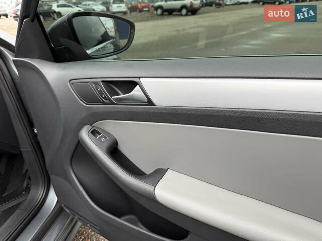 Серый Фольксваген Джетта, объемом двигателя 1.4 л и пробегом 225 тыс. км за 9200 $, фото 22 на Automoto.ua