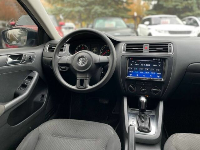 Фольксваген Джетта 2012 в Кривом Роге на Automoto.ua Серый Фольксваген Джетта, объемом двигателя 2 л и пробегом 153 тыс. км за 7700 $, фото 9 на Automoto.ua