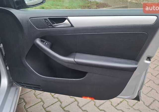 Сірий Фольксваген Джетта, об'ємом двигуна 2.5 л та пробігом 312 тис. км за 7700 $, фото 13 на Automoto.ua