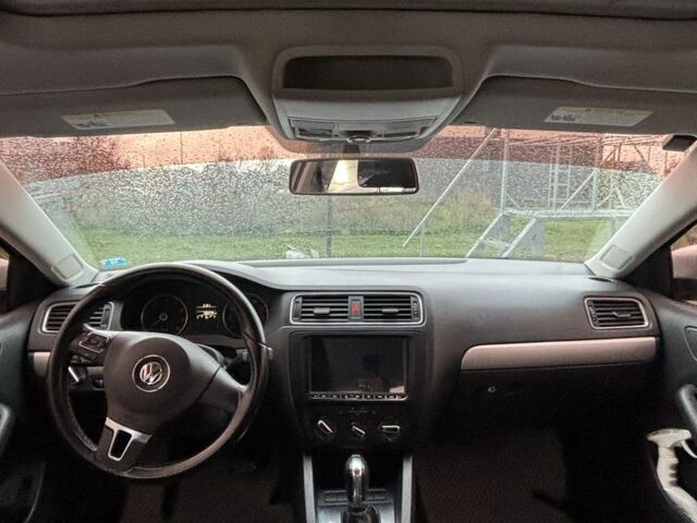 Фольксваген Джетта 2012 в Киеве на Automoto.ua Серый Фольксваген Джетта, объемом двигателя 2.5 л и пробегом 171 тыс. км за 7500 $, фото 5 на Automoto.ua